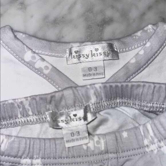 Kissy Kissy White & Gray Giraffe Baby Footie Outfit 0/3M - Picture 3 of 3